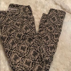 Stencil detail jeans